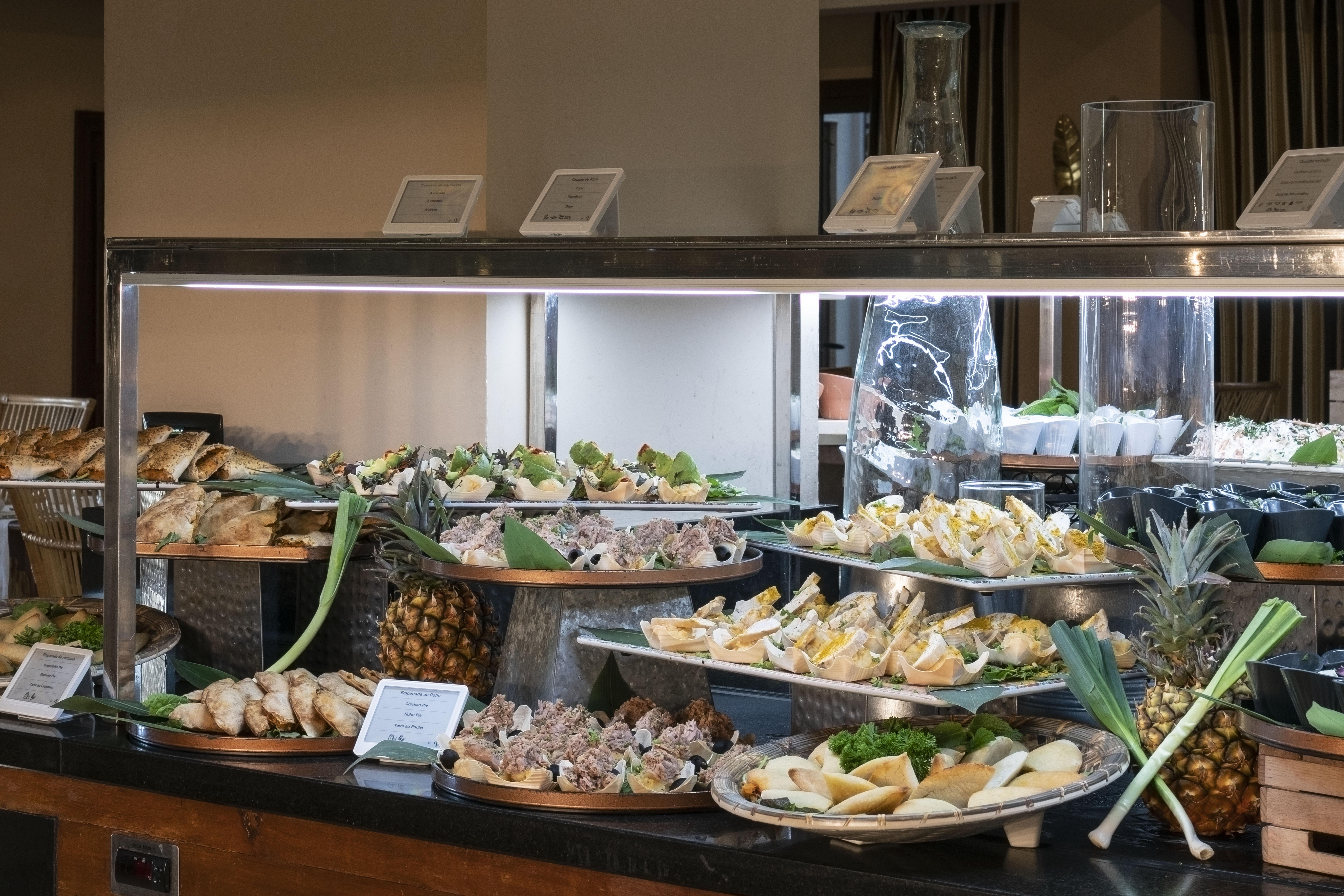 Vincci Seleccion La Plantacion Del Sur Otel Costa Adeje Dış mekan fotoğraf A buffet at a hotel